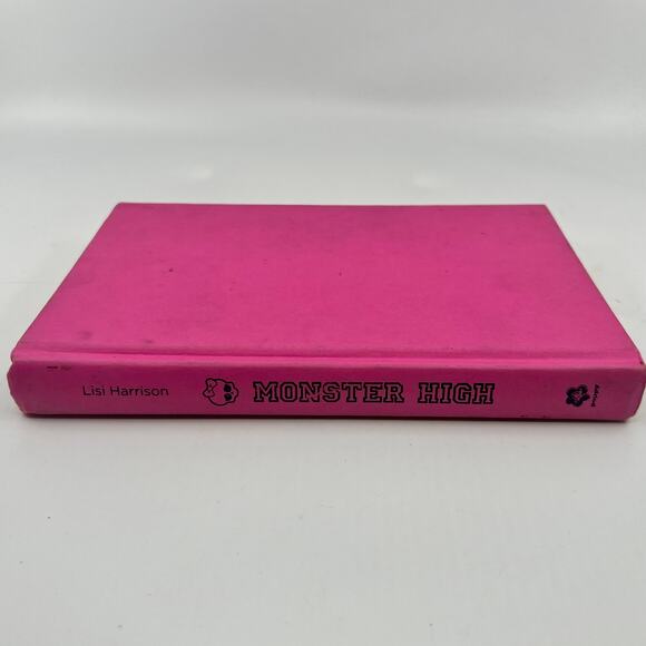 Monster High Book First Edition 2010 Hardcover Lisi Harrison Pink Cover Poppy - Picture 1 of 8